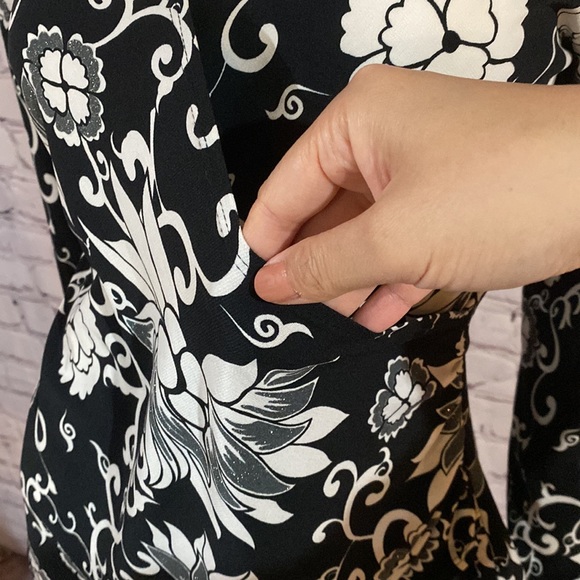 Black & white floral wrap top with some silver shimmer - Picture 3 of 6